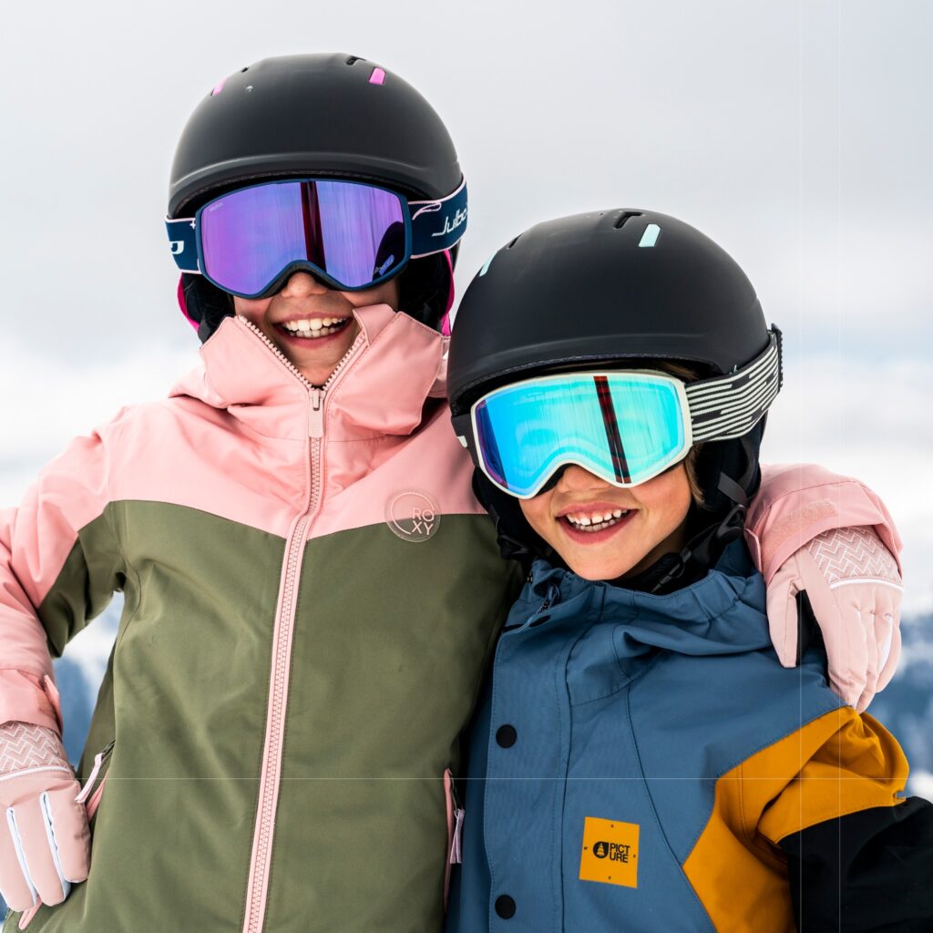Un masque de ski à porter par dessus ses lunettes de vue pour skier en toute sécurité.